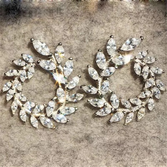 New Women’s 925 Silver Beautiful Leafs Diamond Earrings - Picture 4 of 6